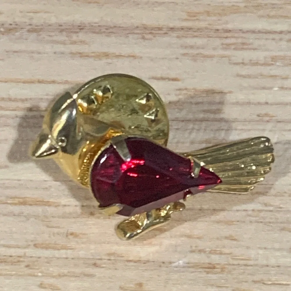 Cardinal Bird Pin Women Gold Tone Red Crystal Holiday Nature Gift Unbranded
